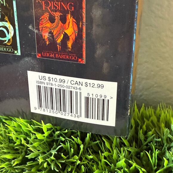 NEW Grishaverse Shadow and Bone by Leigh Bardugo - Picture 2 of 3